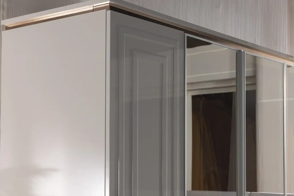 BRIELLA 5 KAPAKLI DOLAP HG BUZ GRİ/ONYX MERMER